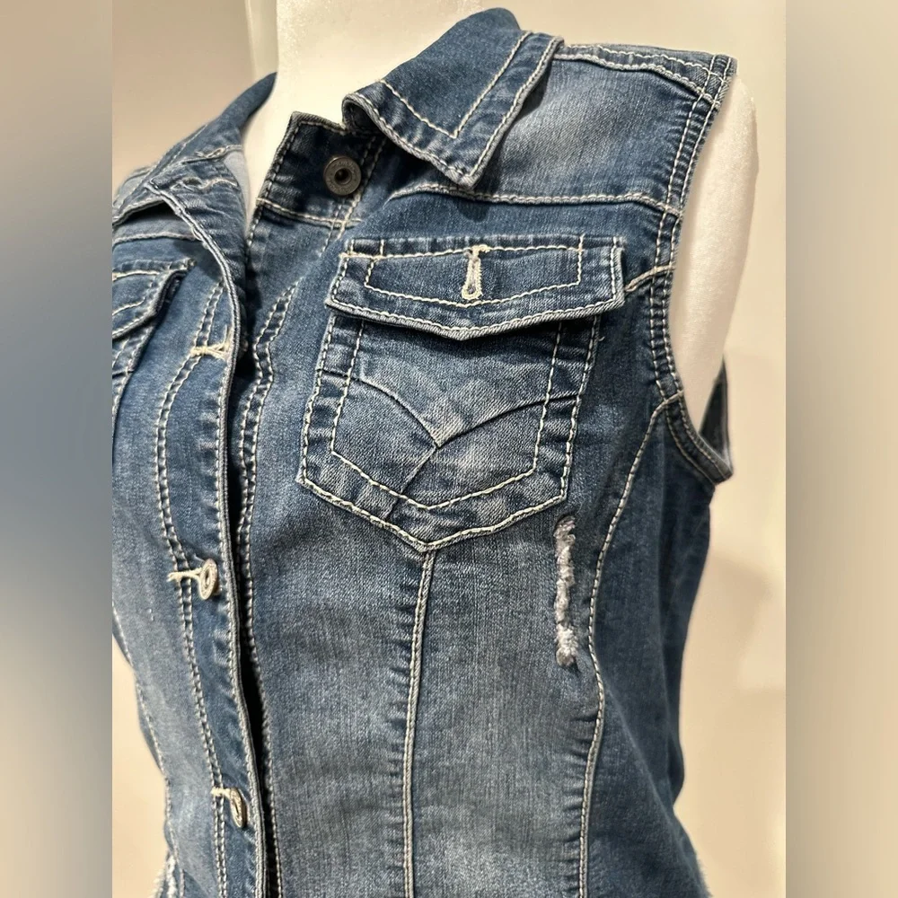 Maurices Distressed Denim Vest Button Front Raw Hem Blue Jean Vest Size L - Picture 3 of 12